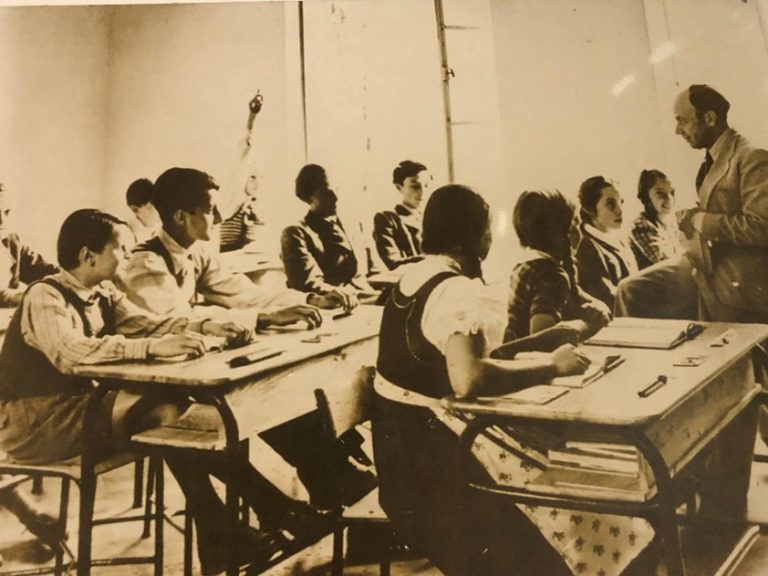 Foto antigua de una clase