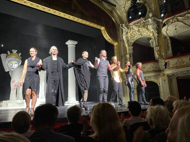 Schauspieler auf der Bühne