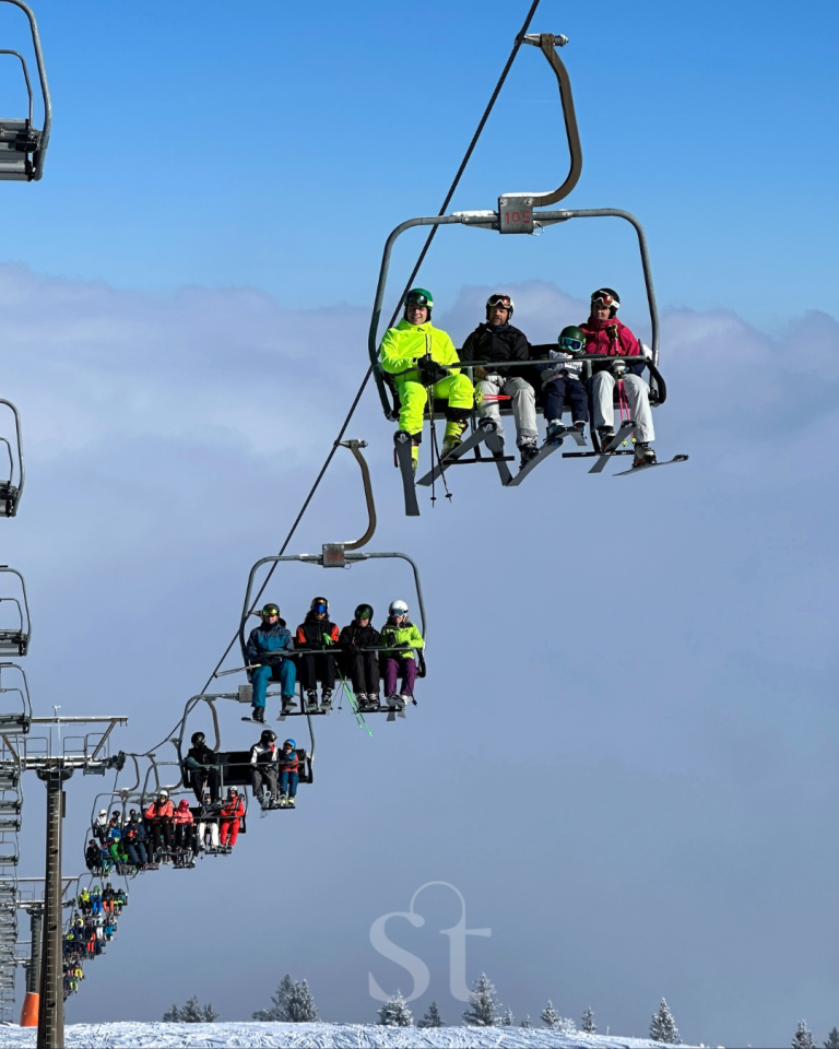 Altsteiner im Sessellift auf dem Weg zum Start