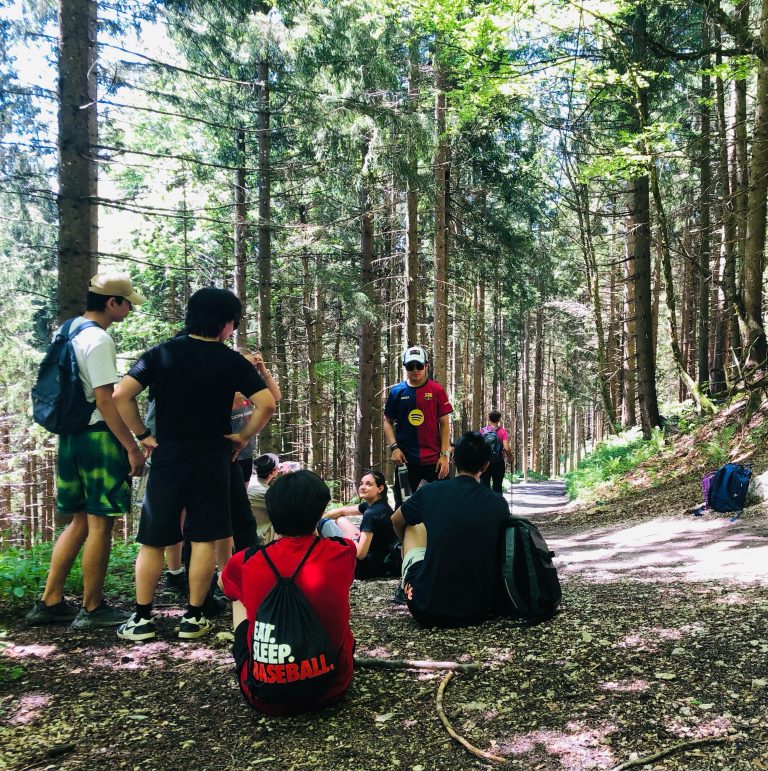 Pause im Schatten der Bäume auf dem Hochgern