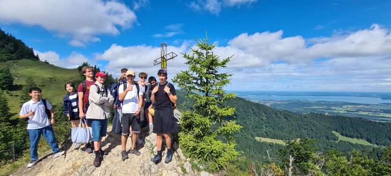 Schüler auf der Bründling Alm