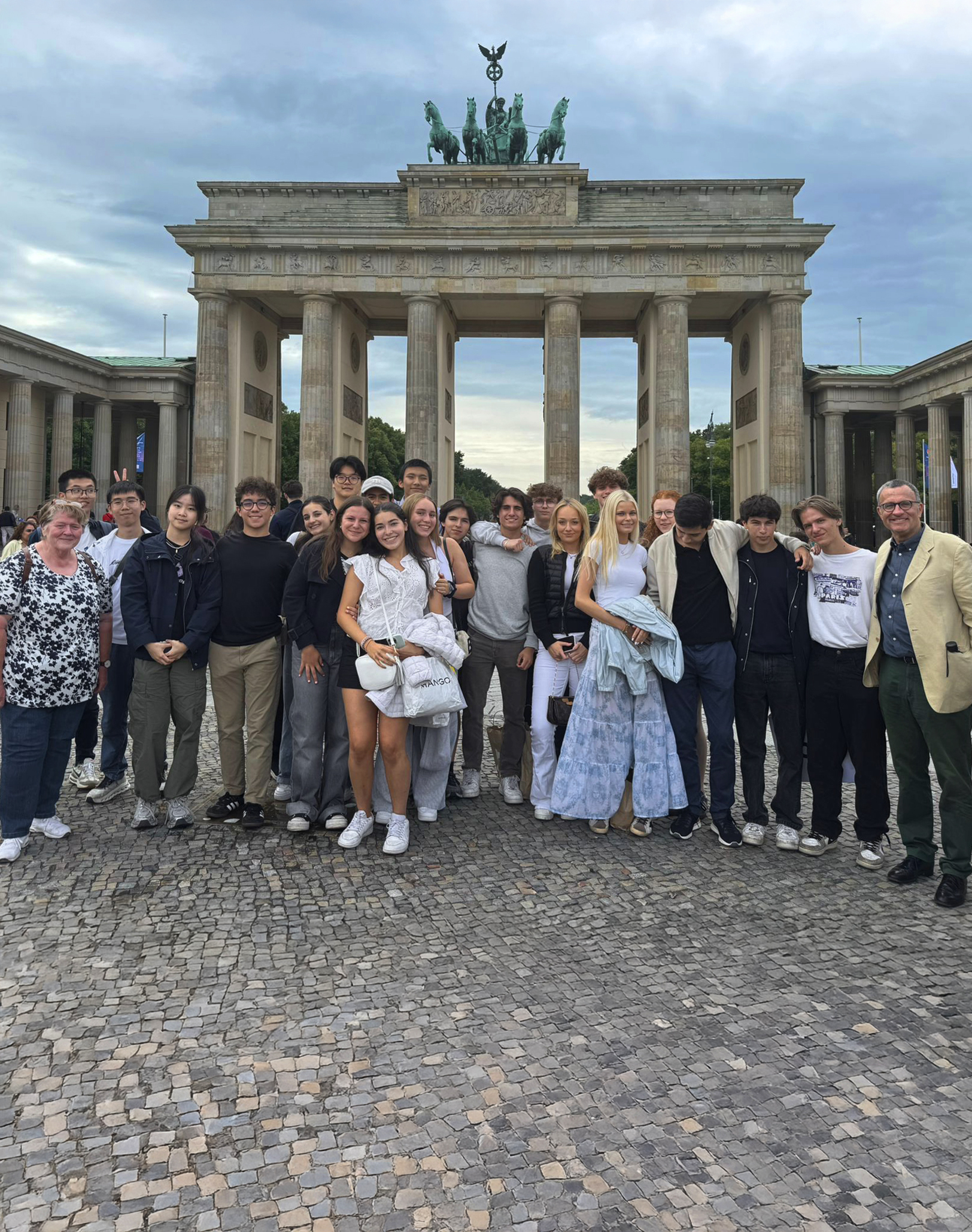 Die 10. Klasse vor dem Brandenburger Tor