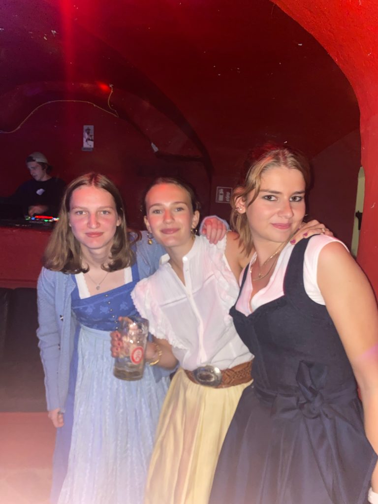 Liv, Lara und Melis beim Steiner Wiesn Club