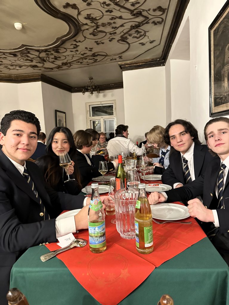 feines Abendessen im Schloss