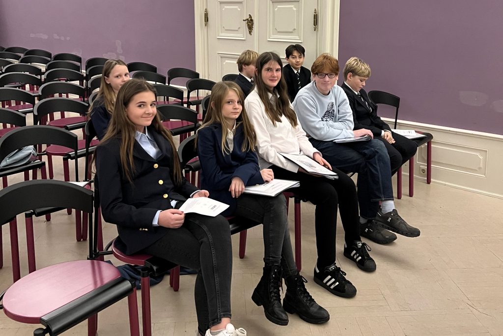 Steiner Sängerinnen und Sänger im Stiftsgymnasium Wilhering