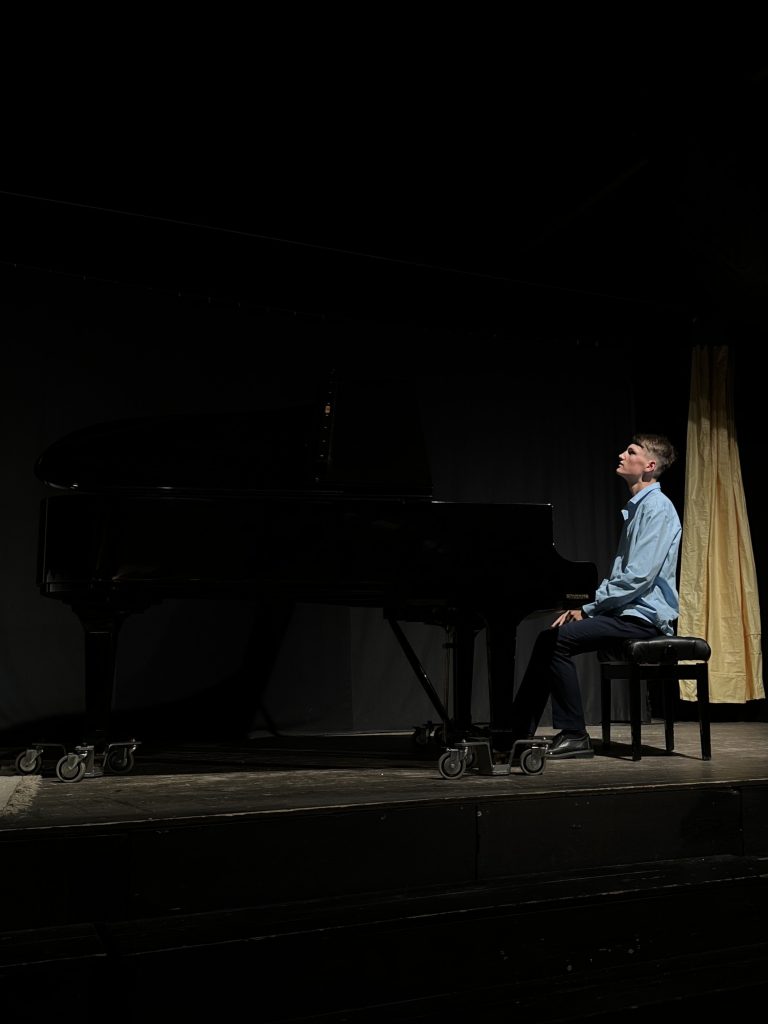 maxi höfer am klavier